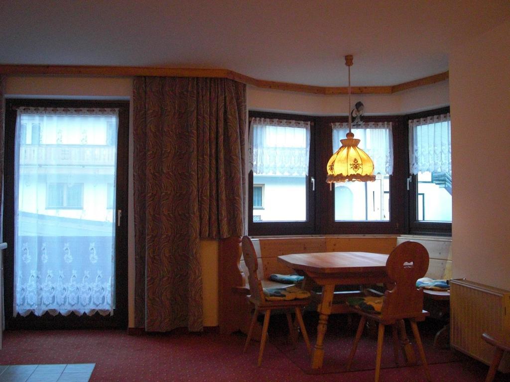 Hotel-Pension Flora Saalbach-Hinterglemm Pokoj fotografie